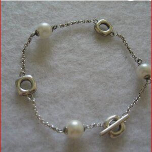 Tiffany & Co Pearl Cushion Toggle Bracelet Sterling Silver Vintage Rare